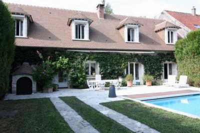 Home For Sale in Dourdan, France