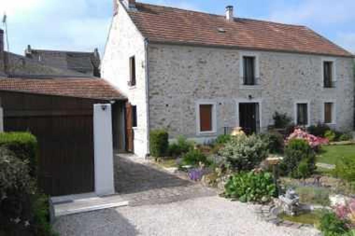 Picture of Home For Sale in Marcoussis, Bretagne, France