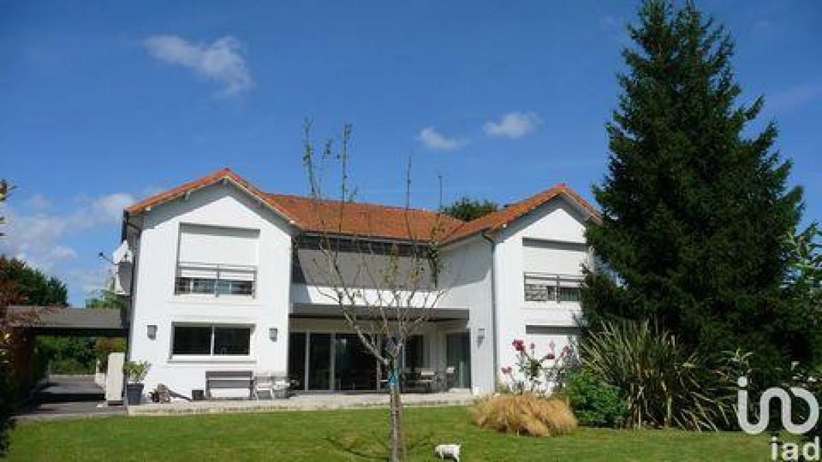 Picture of Home For Sale in Pau, Aquitaine, France