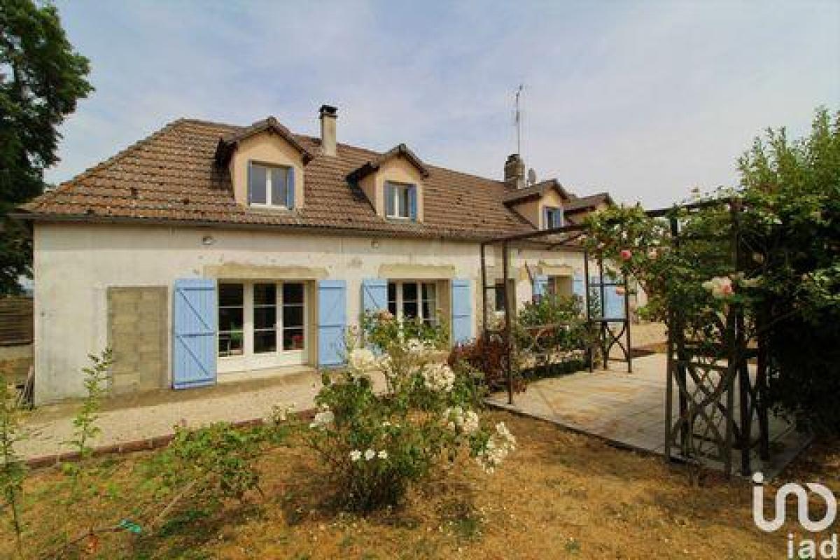 Picture of Home For Sale in Joigny, Bourgogne, France