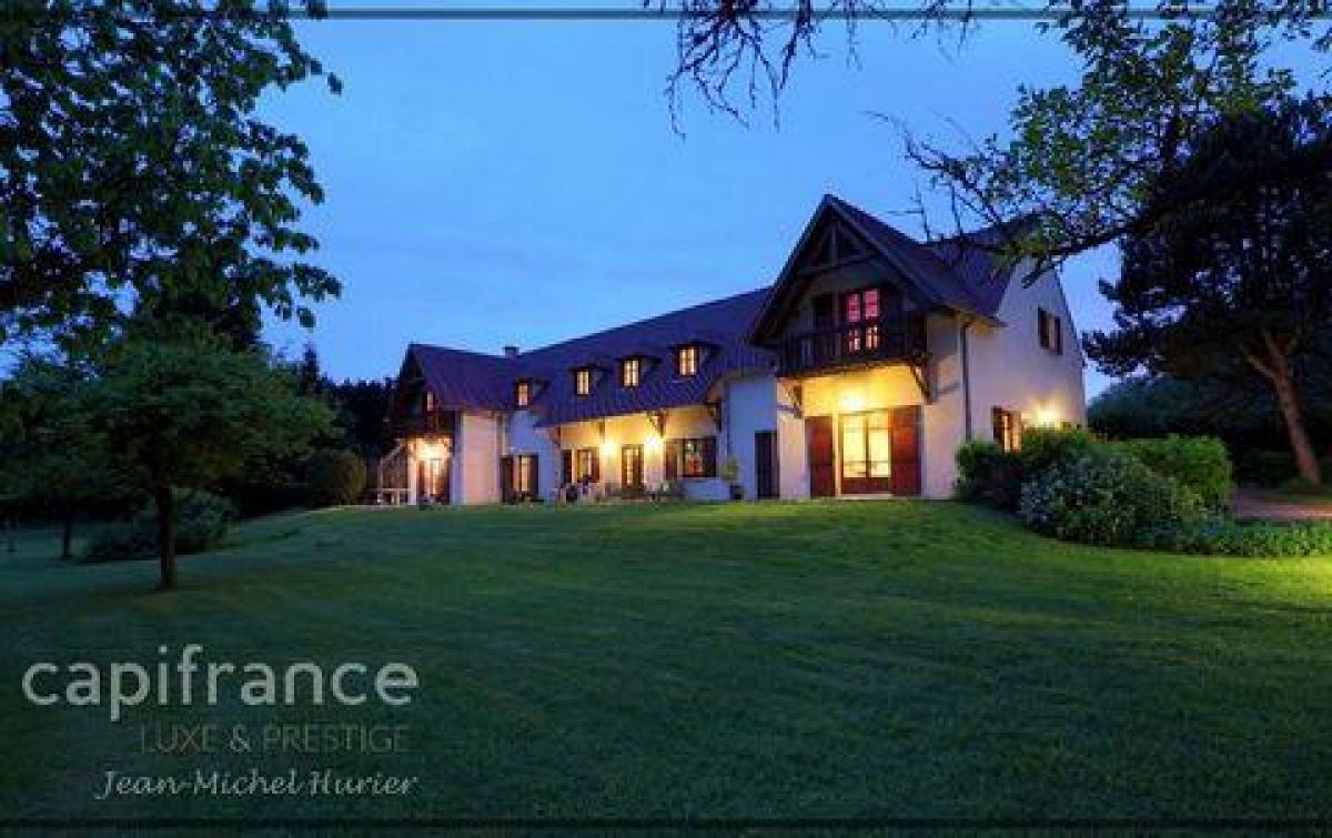 Picture of Home For Sale in Senlis, Picardie, France