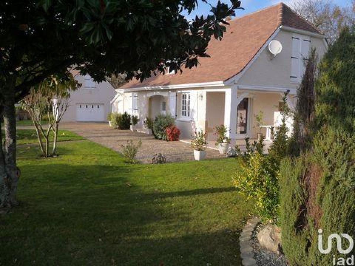 Picture of Home For Sale in Sauvagnon, Aquitaine, France