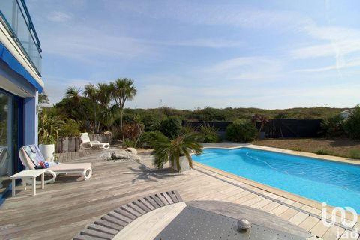 Picture of Home For Sale in Guidel, Bretagne, France