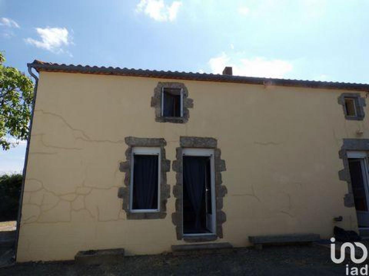 Picture of Home For Sale in Beaurepaire, Bourgogne, France