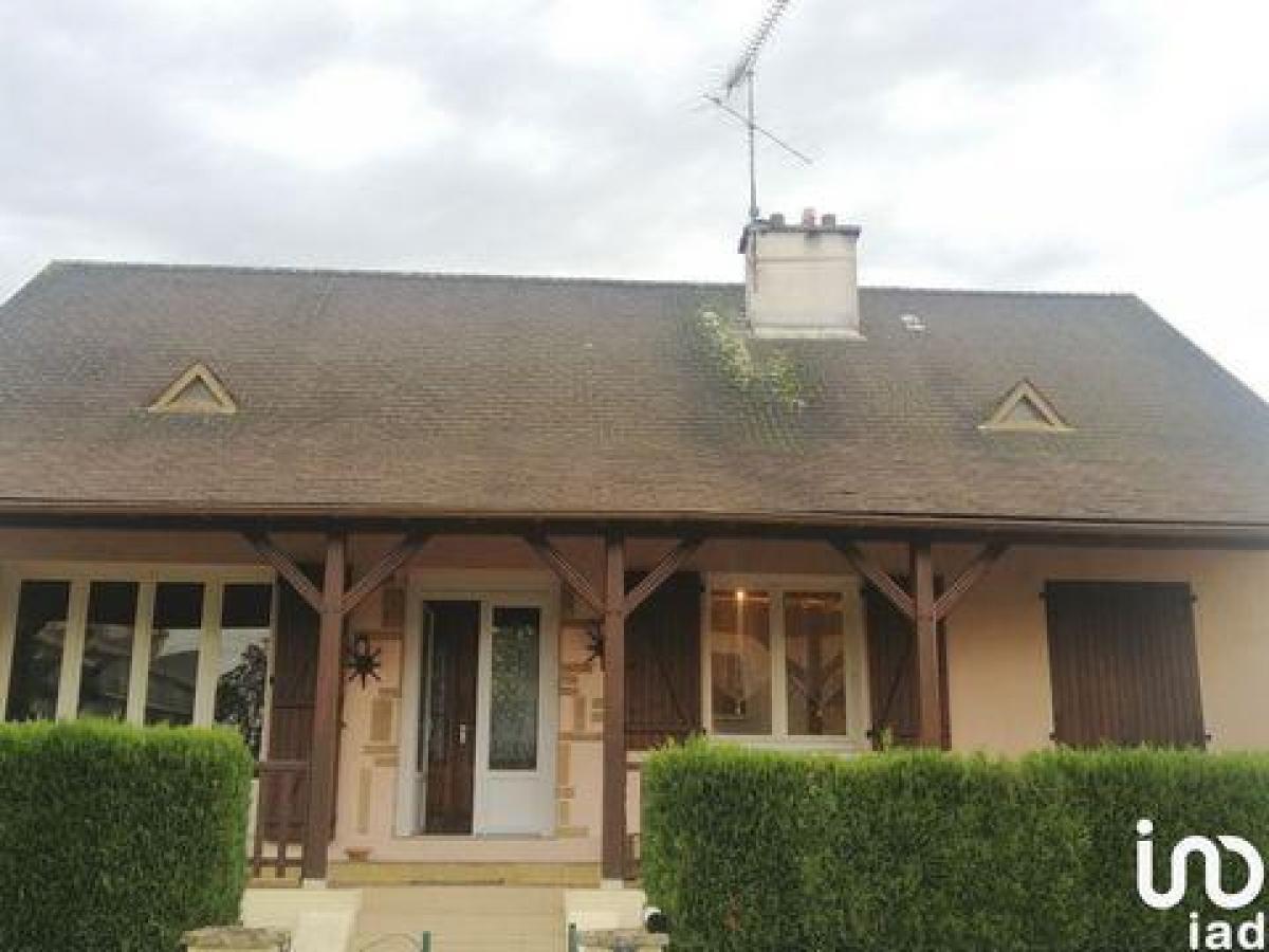 Picture of Home For Sale in Gueugnon, Bourgogne, France