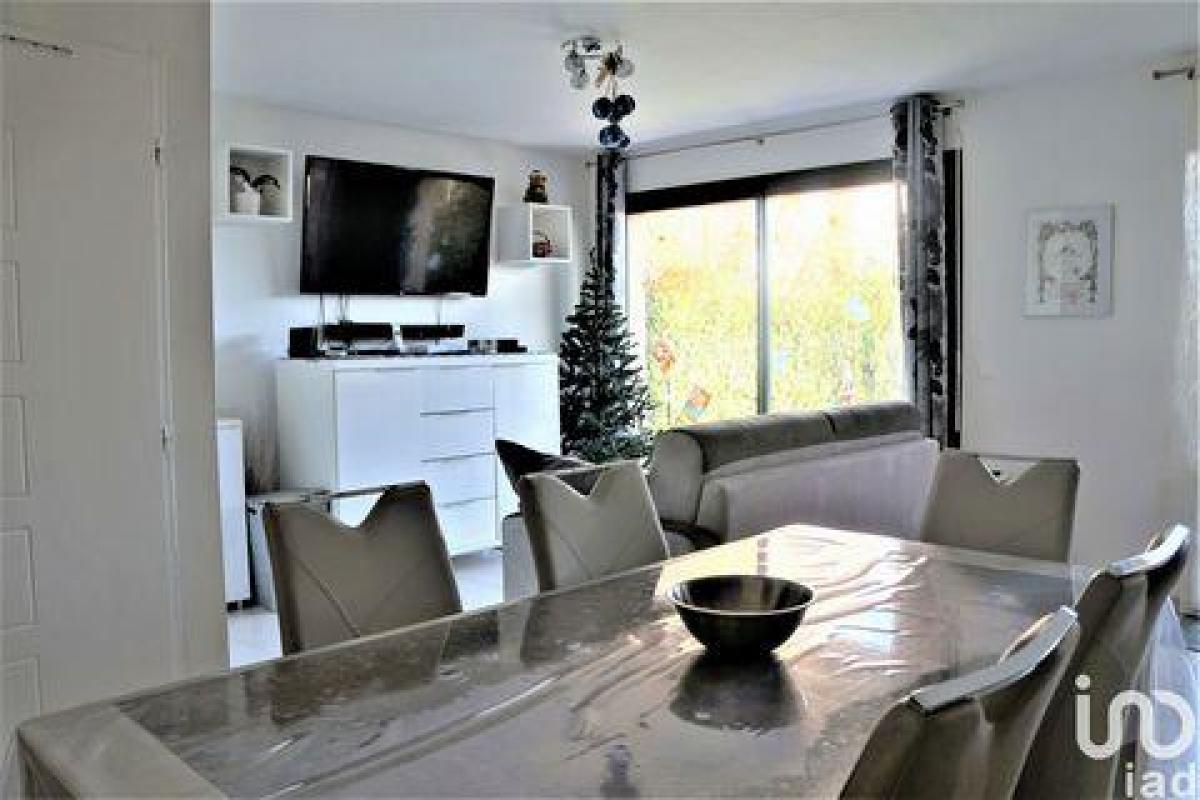 Picture of Home For Sale in Cuers, Provence-Alpes-Cote d'Azur, France