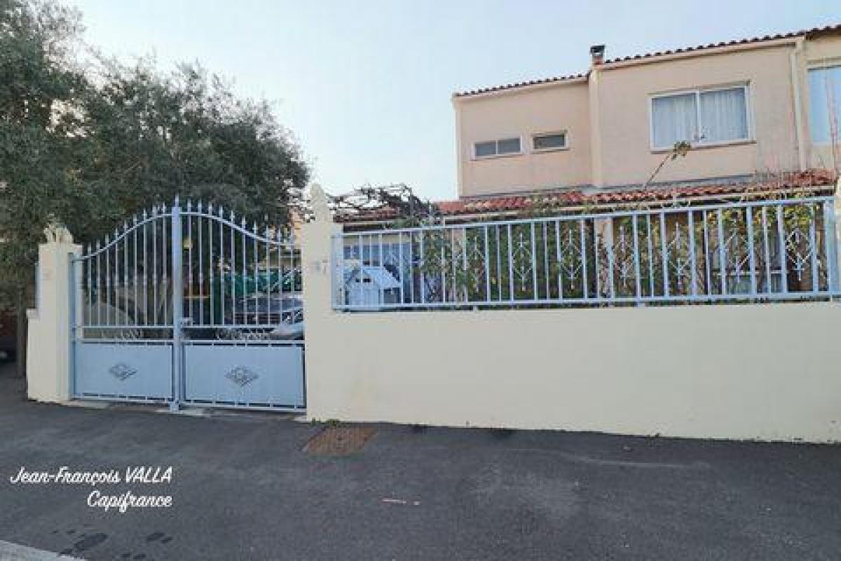 Picture of Home For Sale in Miramas, Provence-Alpes-Cote d'Azur, France