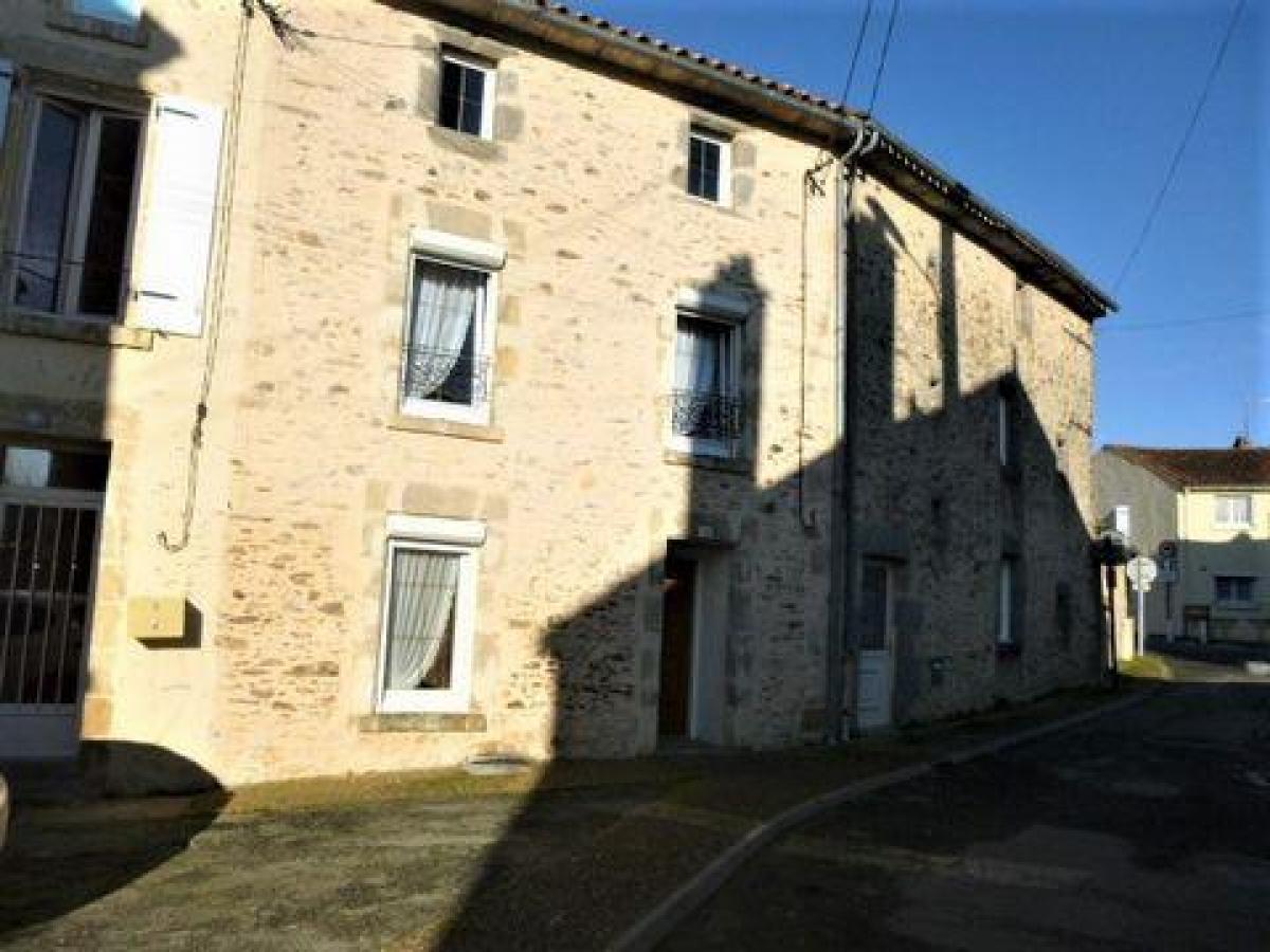 Picture of Home For Sale in La Chataigneraie, Pays De La Loire, France