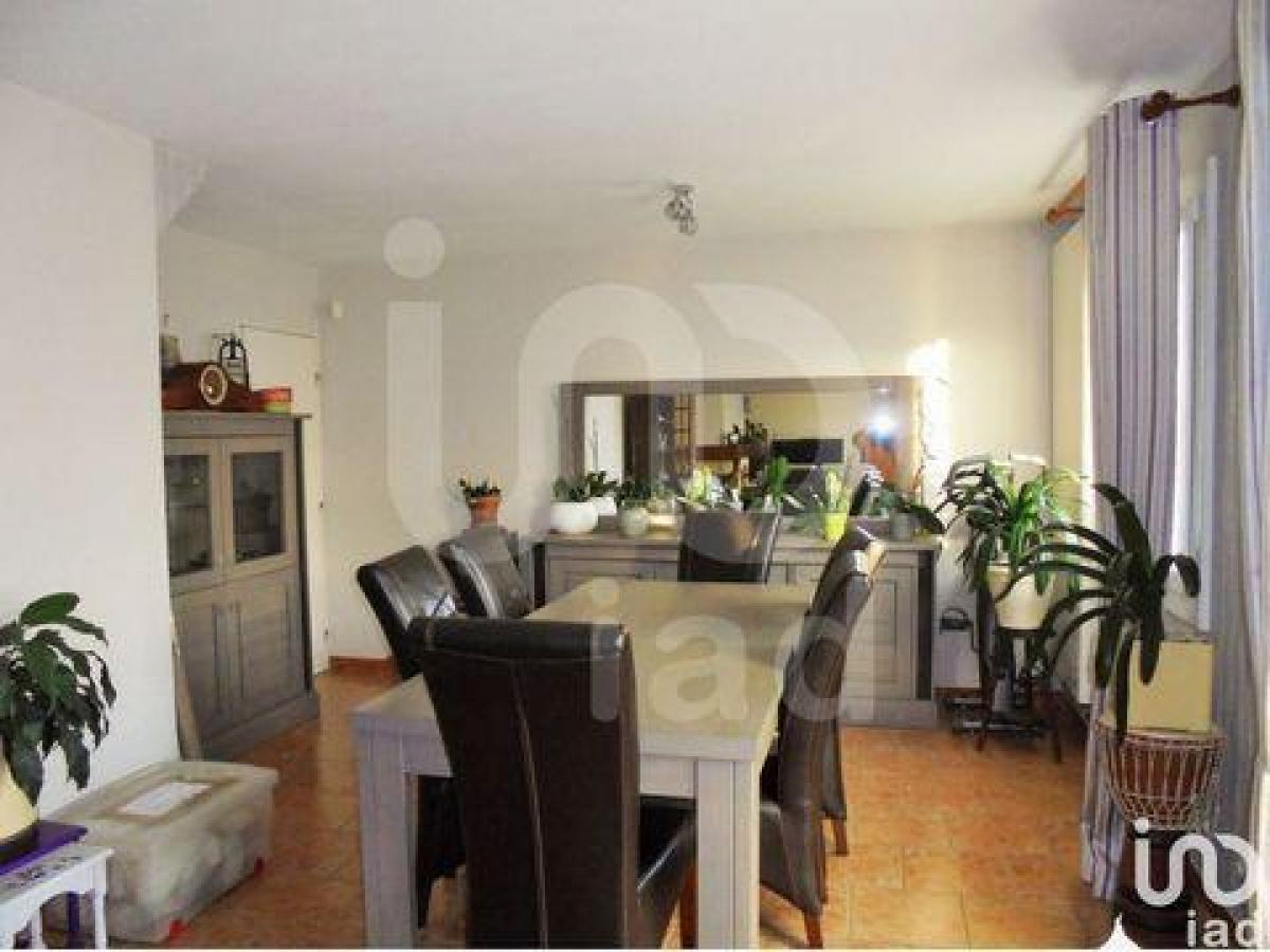 Picture of Home For Sale in Senlis, Picardie, France