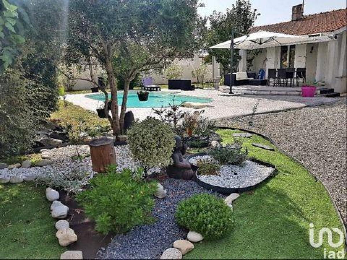 Picture of Home For Sale in Mallemort, Provence-Alpes-Cote d'Azur, France