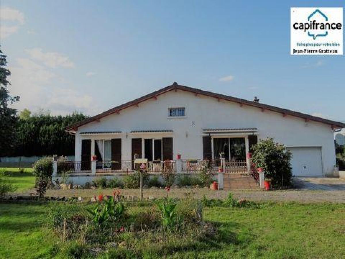 Picture of Home For Sale in Chatellerault, Poitou Charentes, France