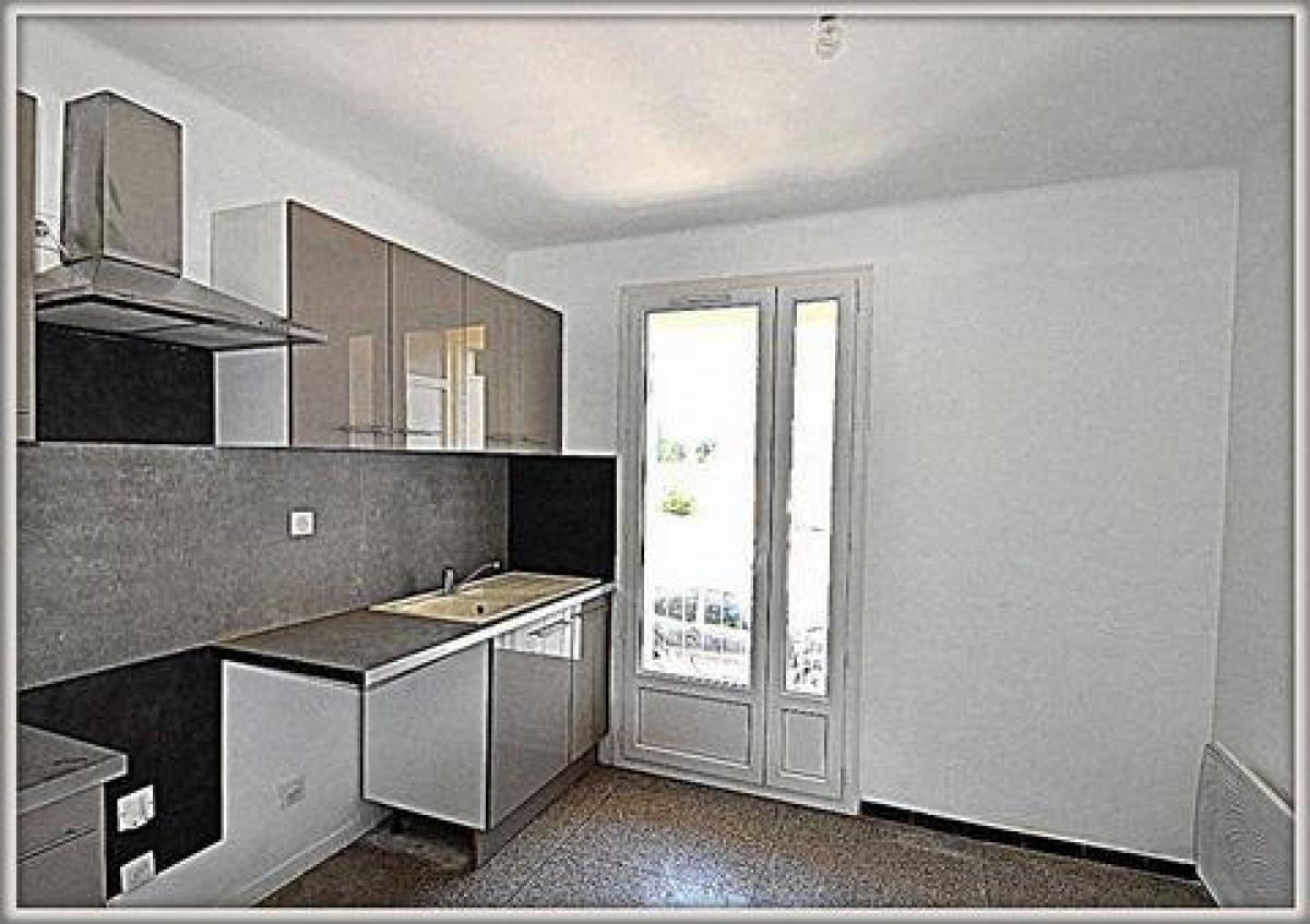 Picture of Condo For Sale in Pertuis, Provence-Alpes-Cote d'Azur, France