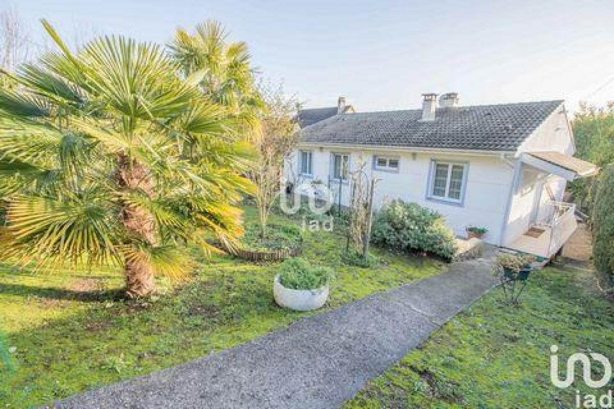 Picture of Home For Sale in Guerville, Centre, France