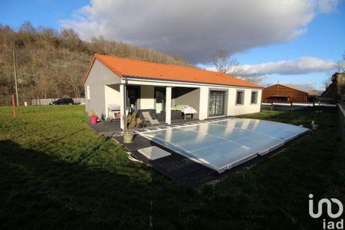 Picture of Home For Sale in Champeix, Auvergne, France
