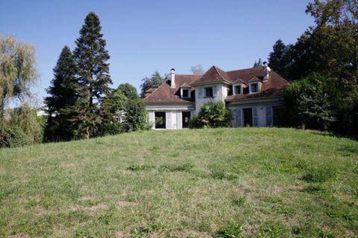 Picture of Home For Sale in Pau, Aquitaine, France