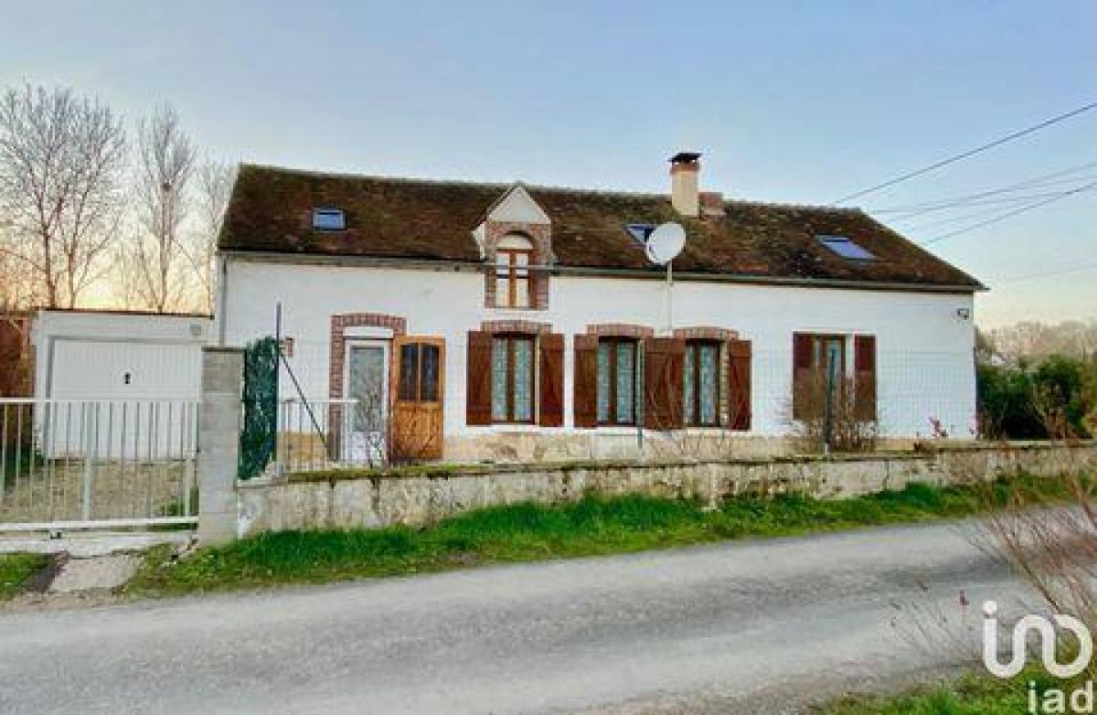 Picture of Home For Sale in Amilly, Centre, France