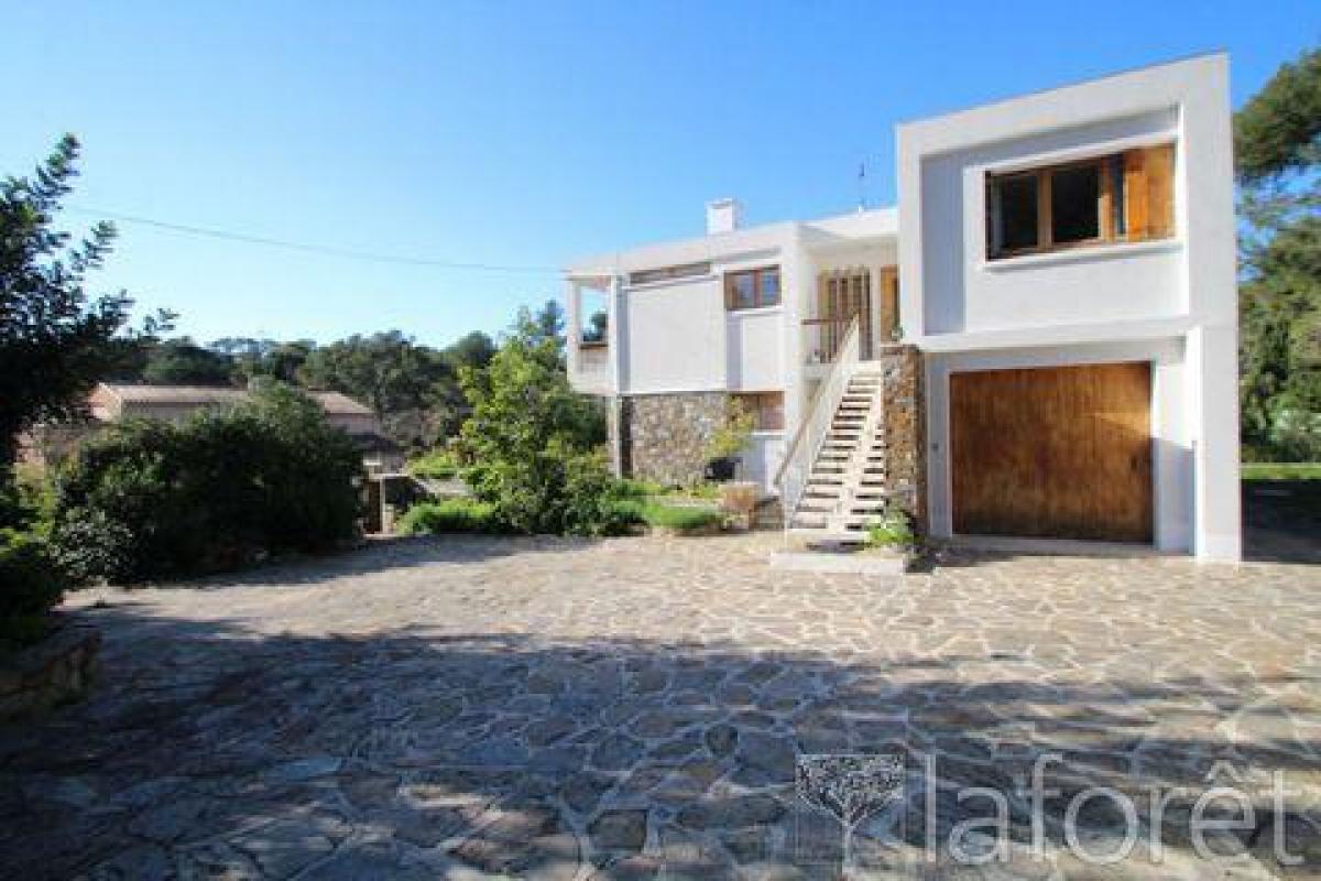 Picture of Home For Sale in Carqueiranne, Provence-Alpes-Cote d'Azur, France