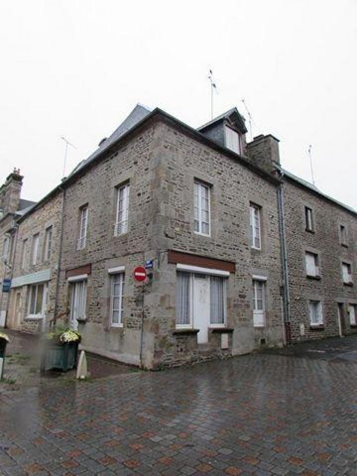 Picture of Home For Sale in Saint James, Manche, France