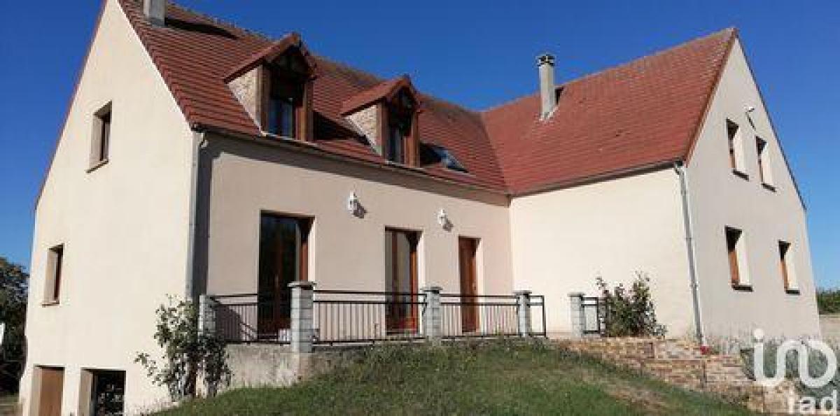 Picture of Home For Sale in Sens, Bourgogne, France