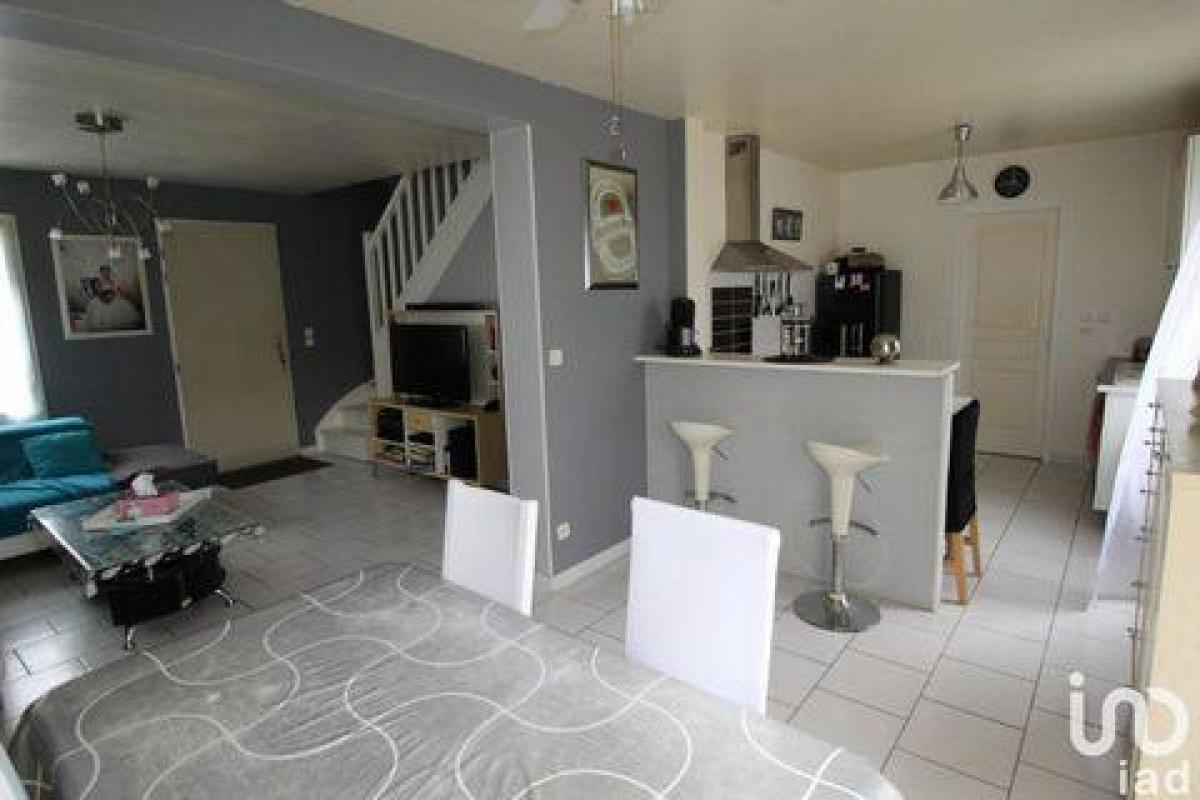 Picture of Home For Sale in Carlepont, Picardie, France