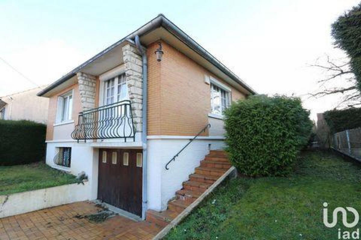 Picture of Home For Sale in Chauny, Picardie, France