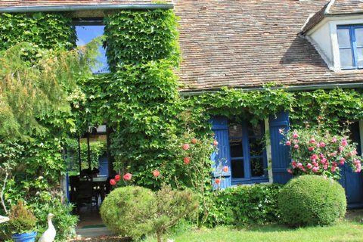 Picture of Home For Sale in Gazeran, Picardie, France