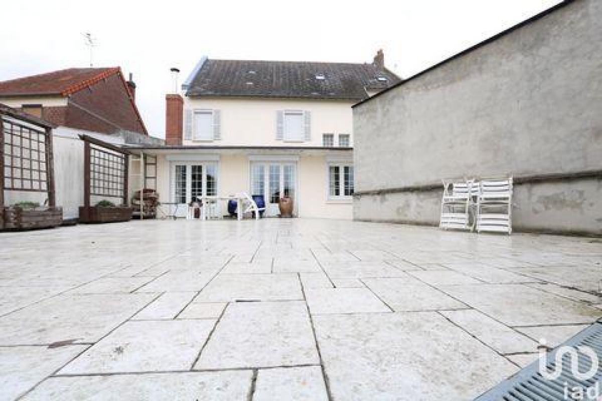 Picture of Home For Sale in Chauny, Picardie, France