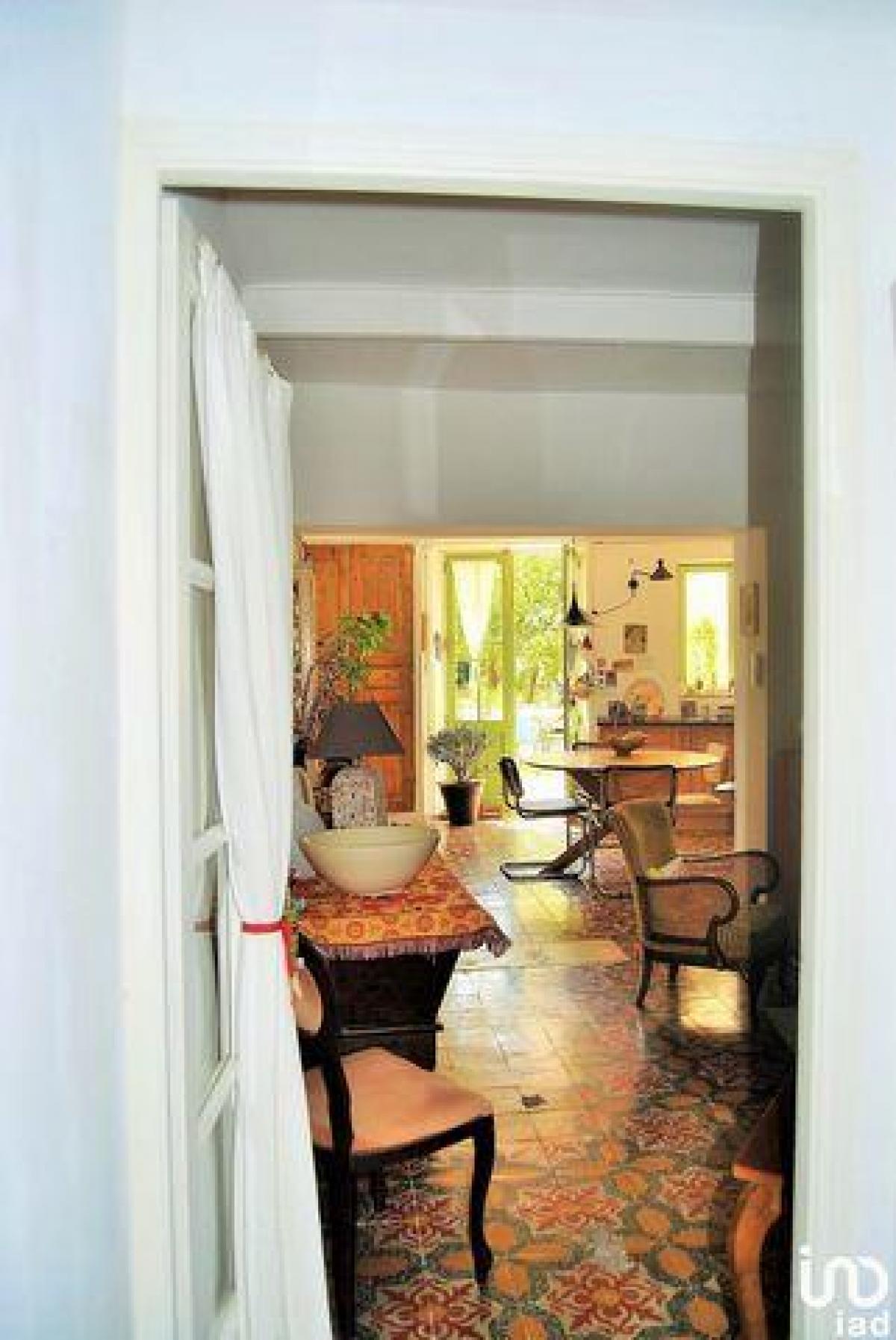 Picture of Home For Sale in Tarascon, Provence-Alpes-Cote d'Azur, France