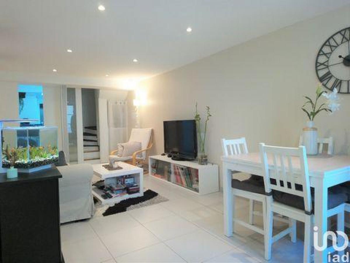 Picture of Home For Sale in Marines, Picardie, France