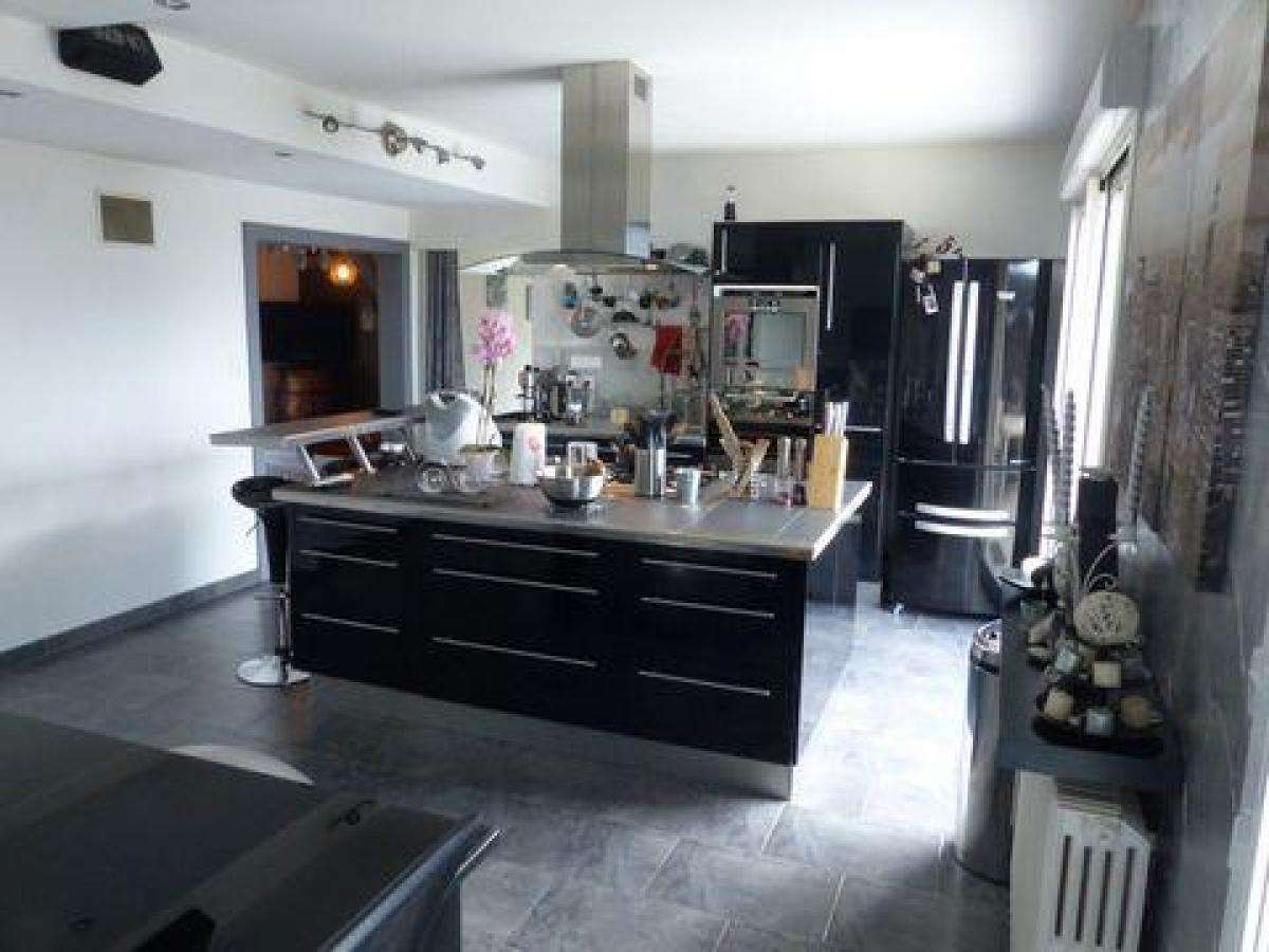 Picture of Home For Sale in Gueugnon, Bourgogne, France