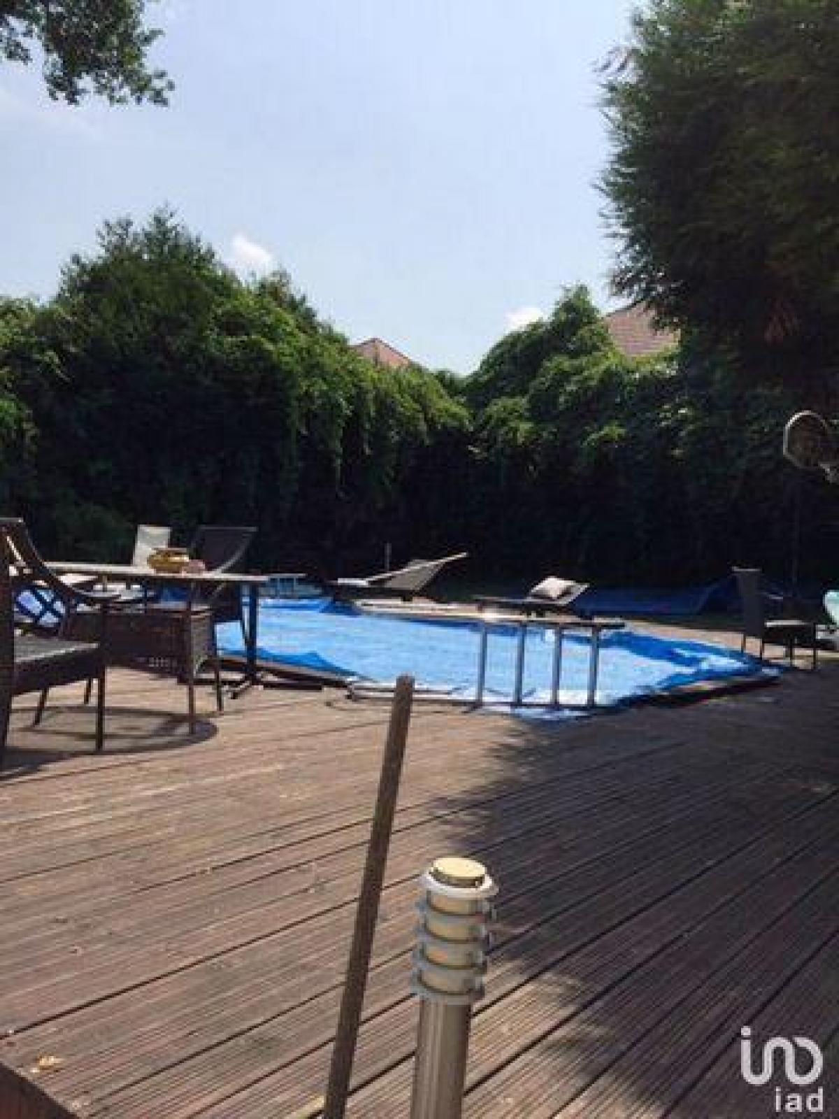 Picture of Home For Sale in Piscop, Picardie, France