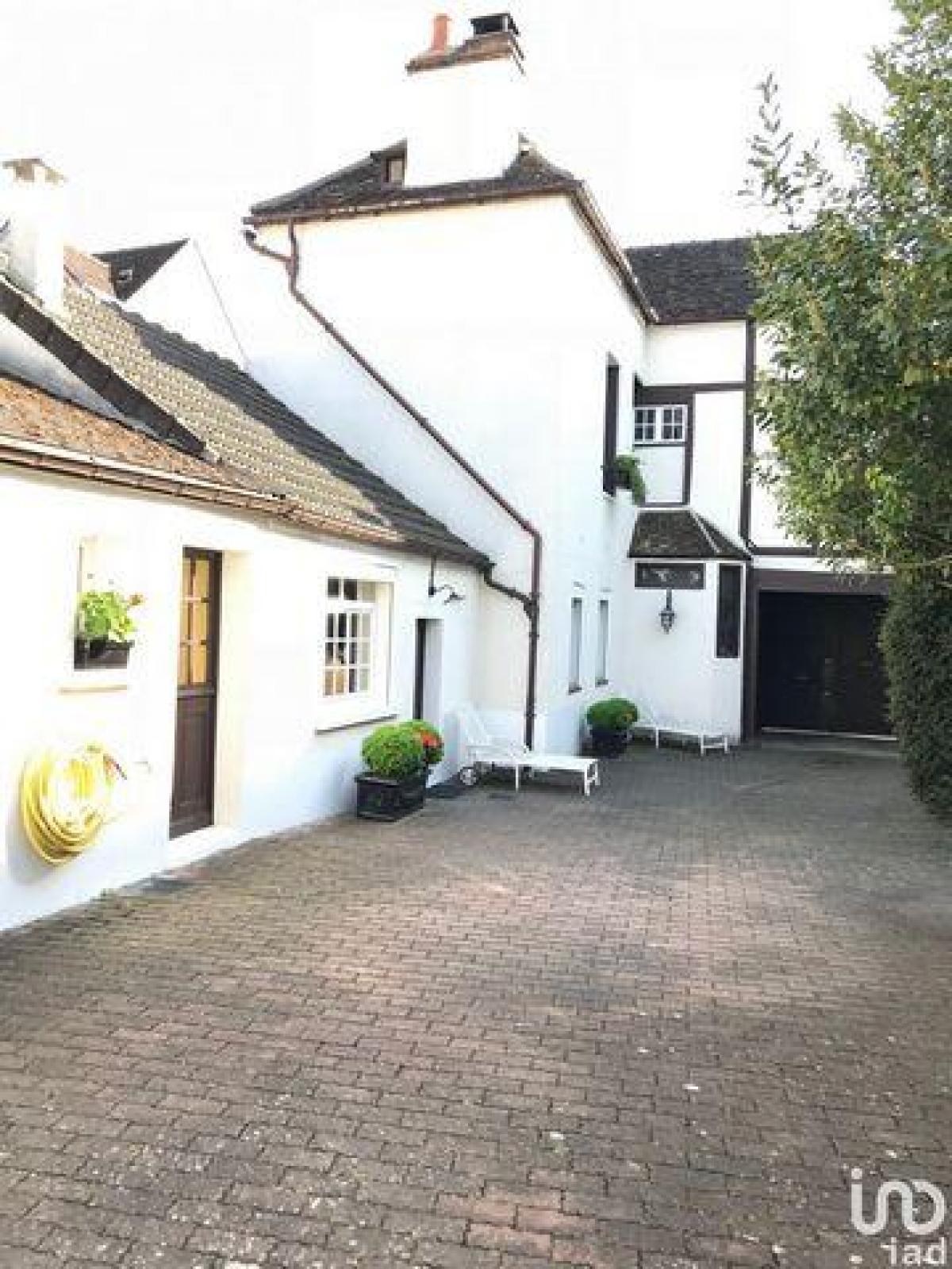 Picture of Home For Sale in Sens, Bourgogne, France