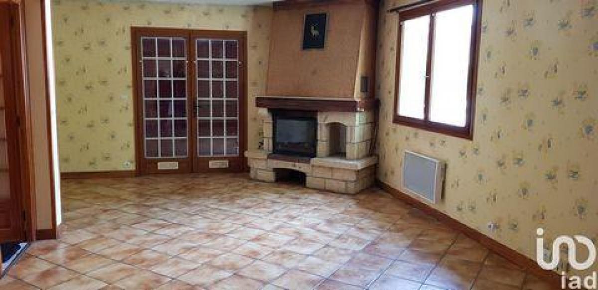 Picture of Home For Sale in Chaulnes, Picardie, France