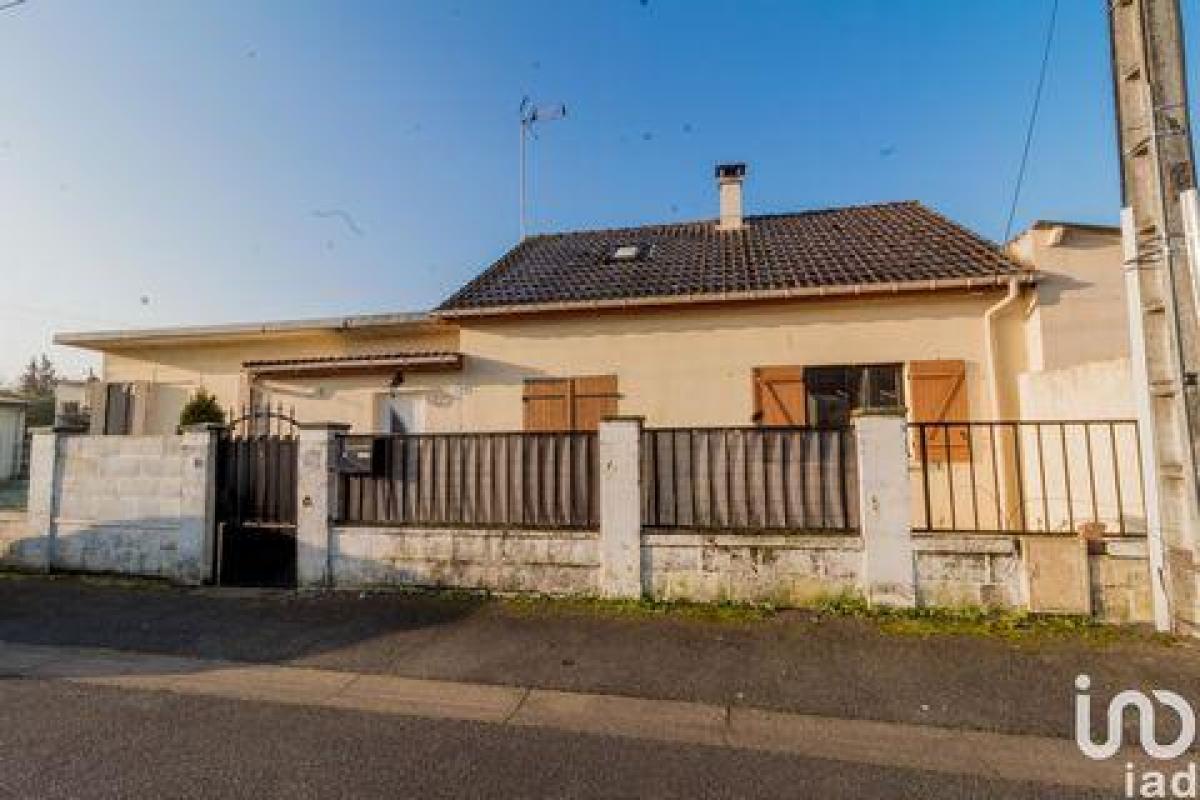 Picture of Home For Sale in Amilly, Centre, France