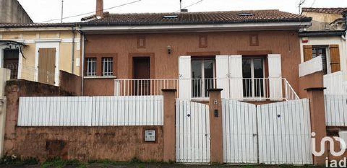 Picture of Home For Sale in Avignon, Provence-Alpes-Cote d'Azur, France