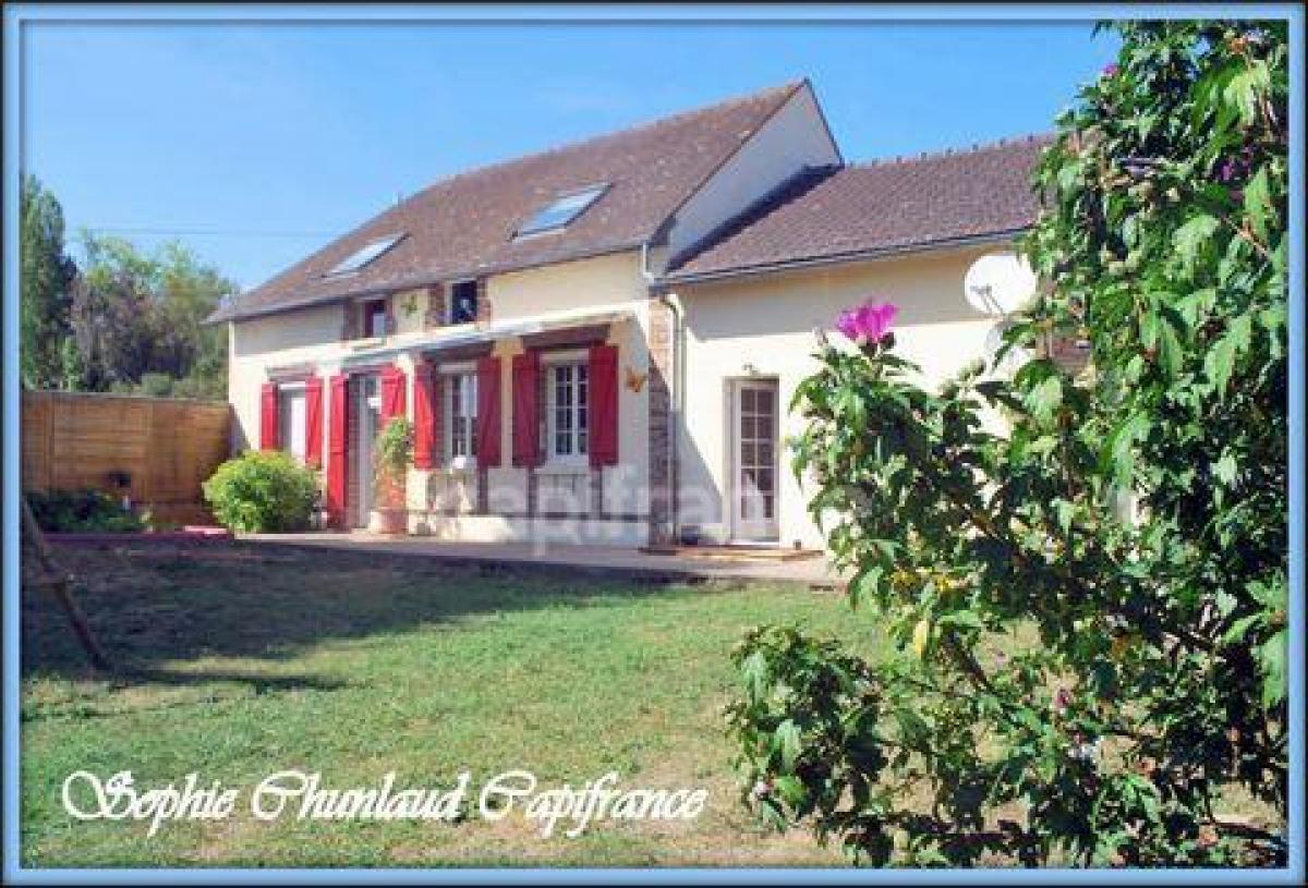 Picture of Home For Sale in Sens, Bourgogne, France