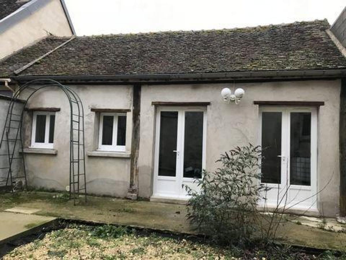 Picture of Home For Sale in Sens, Bourgogne, France