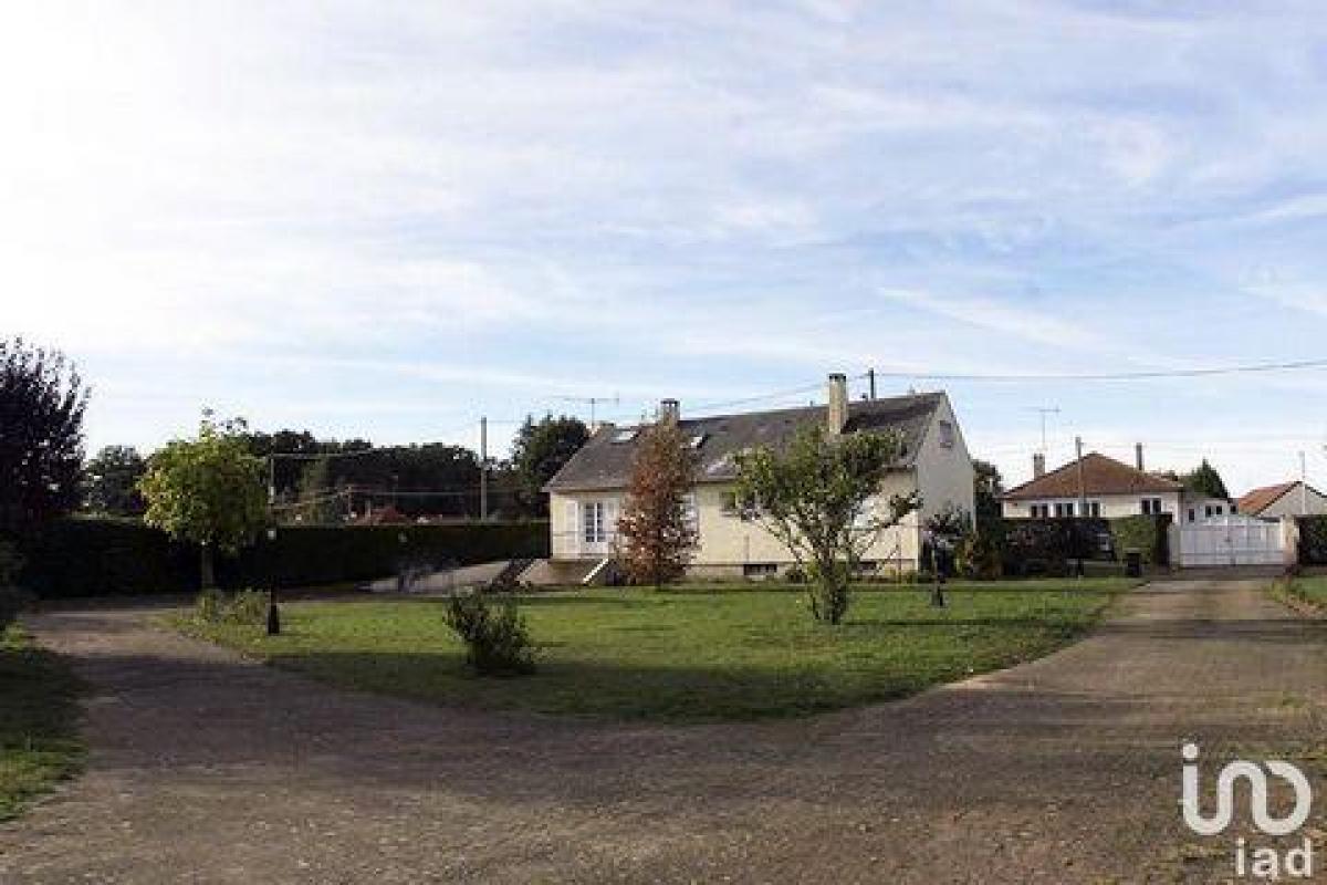 Picture of Home For Sale in Amilly, Centre, France