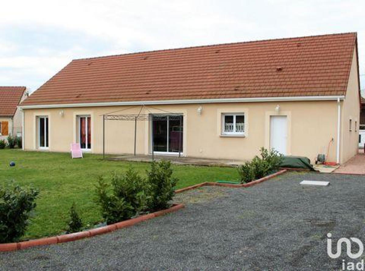 Picture of Home For Sale in Moulins, Auvergne, France