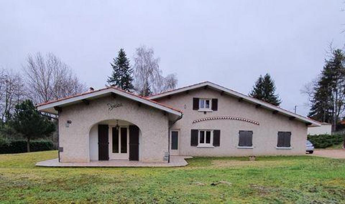Picture of Home For Sale in Orleat, Auvergne, France