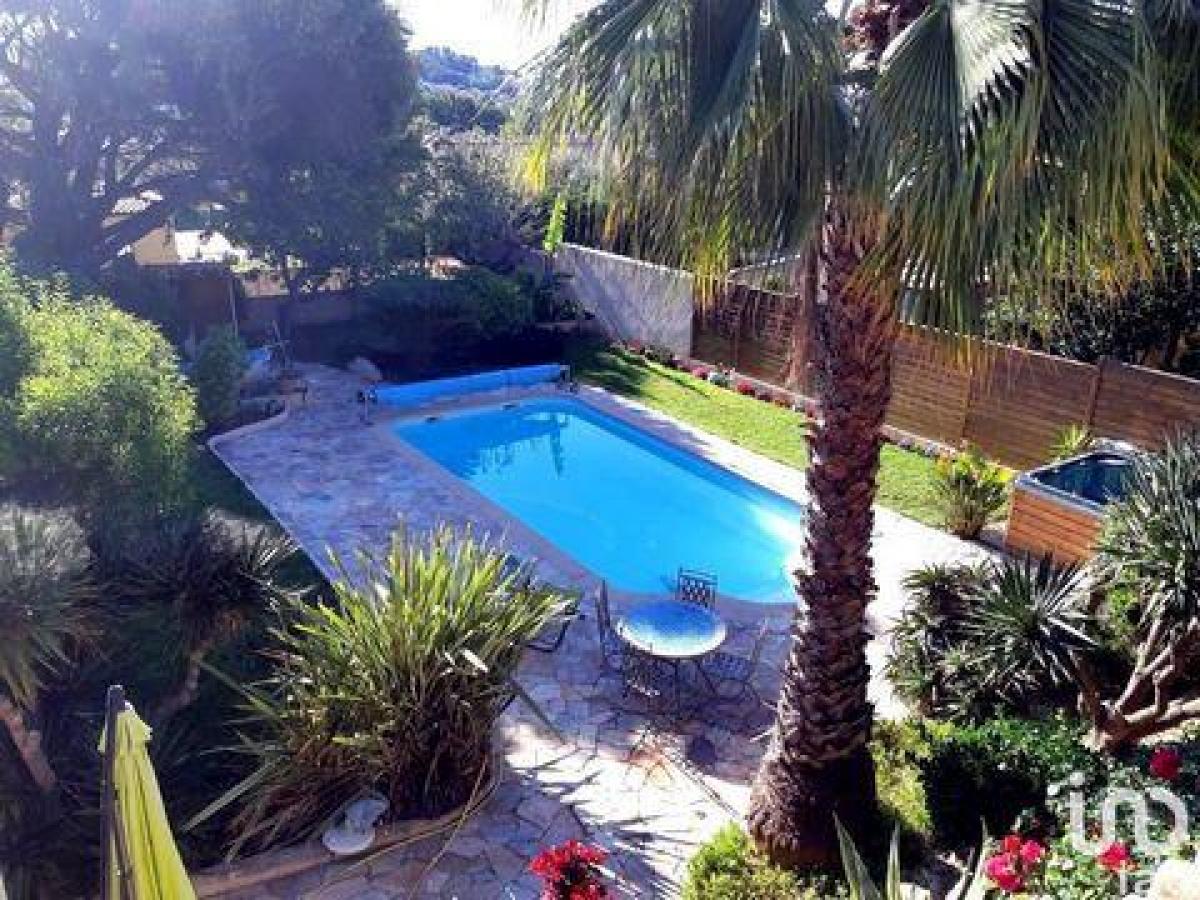 Picture of Home For Sale in SIX FOURS LES PLAGES, Cote d'Azur, France