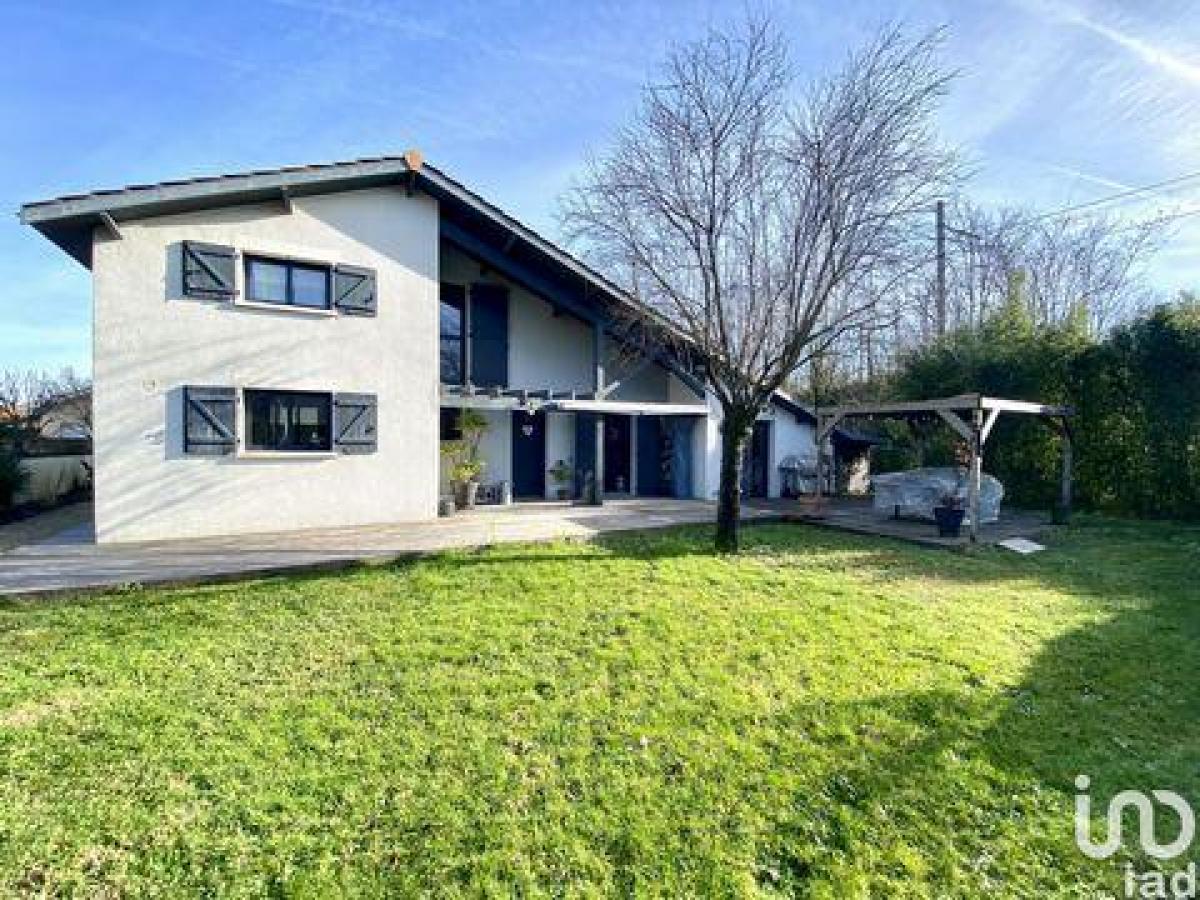 Picture of Home For Sale in Bruges, Aquitaine, France