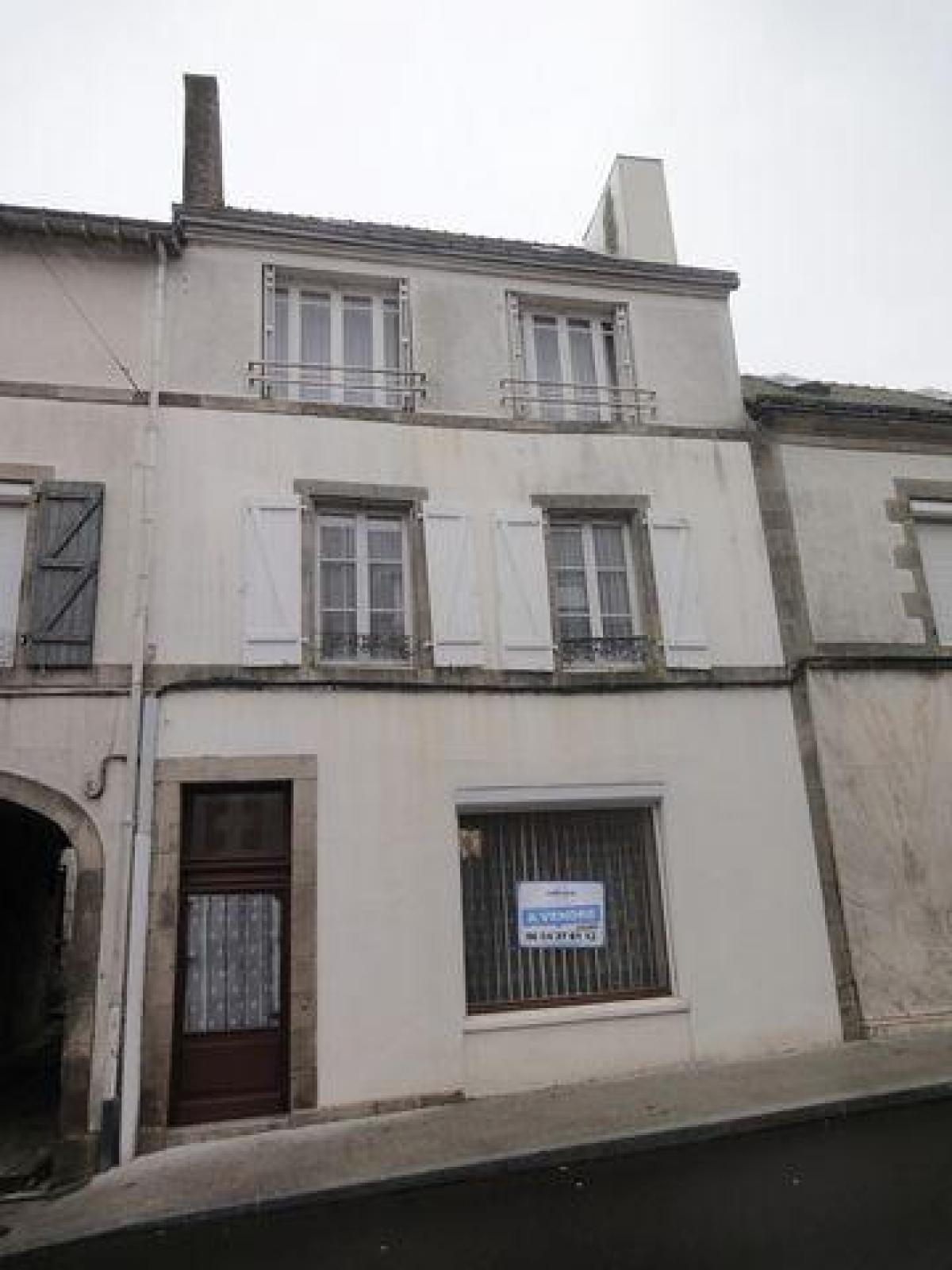 Picture of Home For Sale in Gourin, Bretagne, France