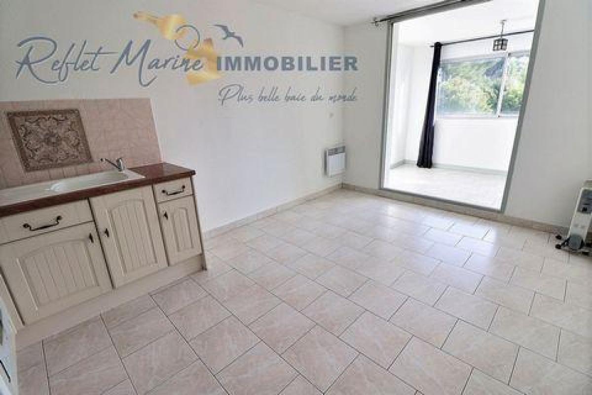 Picture of Apartment For Sale in La Ciotat, Provence-Alpes-Cote d'Azur, France