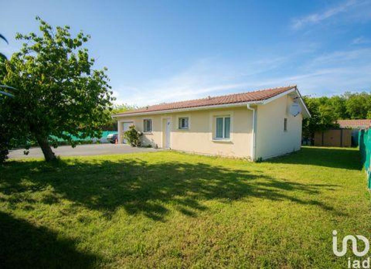 Picture of Home For Sale in Avensan, Aquitaine, France