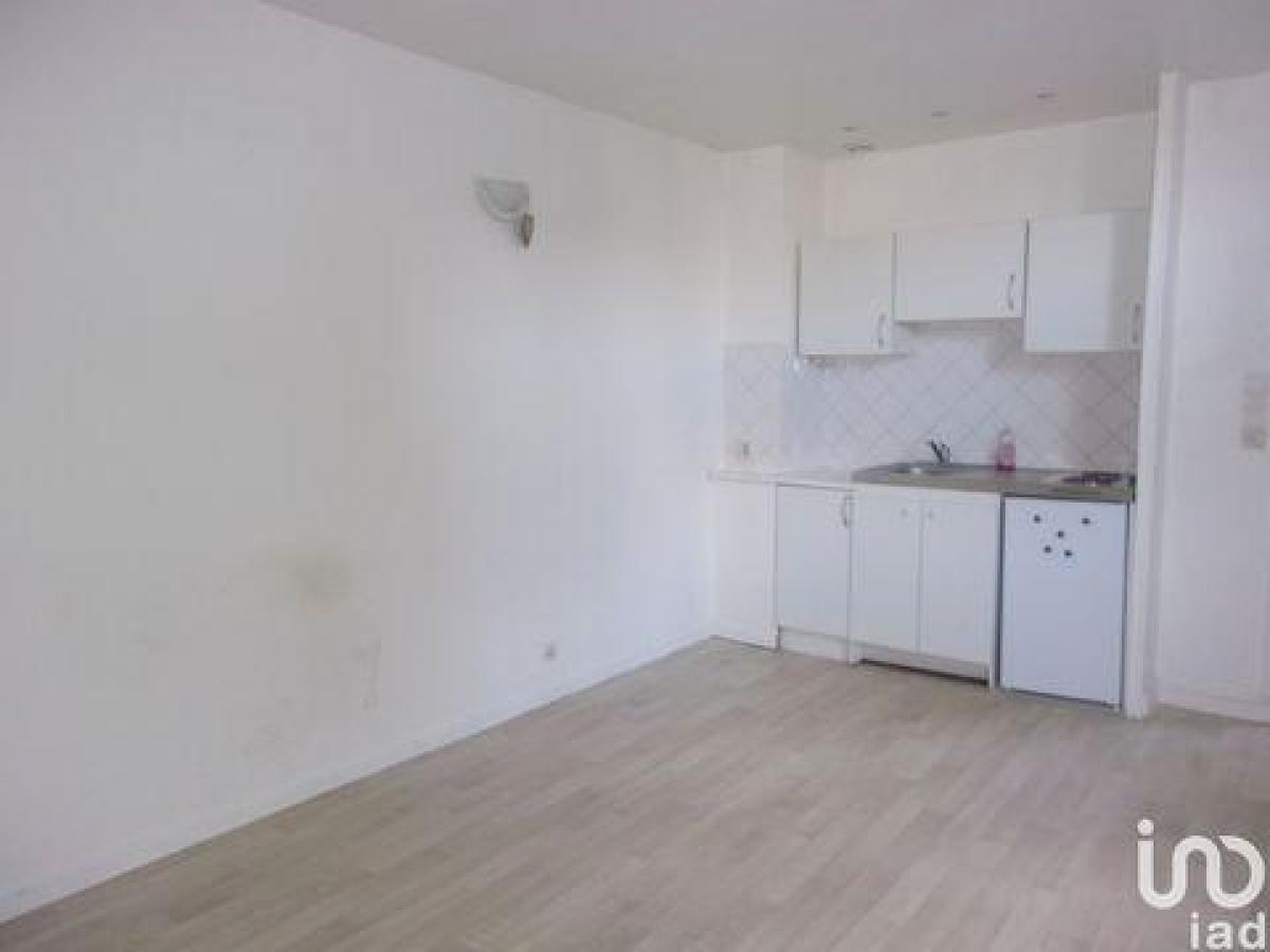 Picture of Apartment For Sale in Clermont, Picardie, France