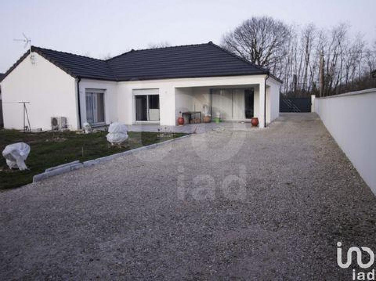 Picture of Home For Sale in Amilly, Centre, France