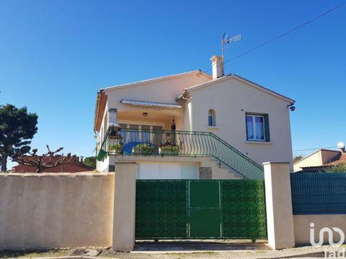 Picture of Home For Sale in Carpentras, Provence-Alpes-Cote d'Azur, France