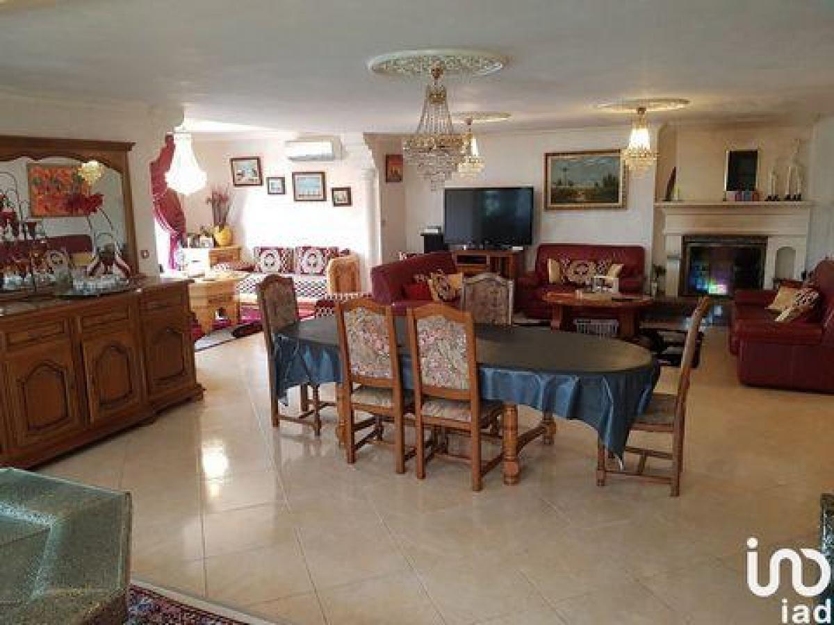 Picture of Home For Sale in Targon, Aquitaine, France