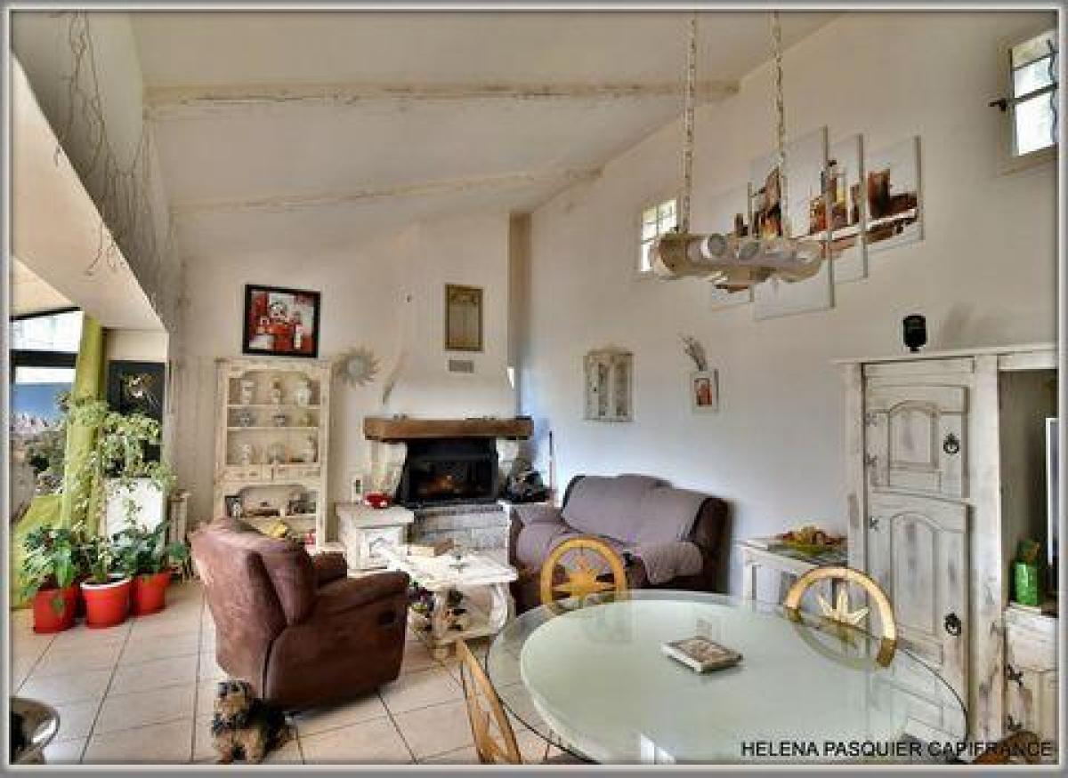 Picture of Home For Sale in Mimet, Provence-Alpes-Cote d'Azur, France